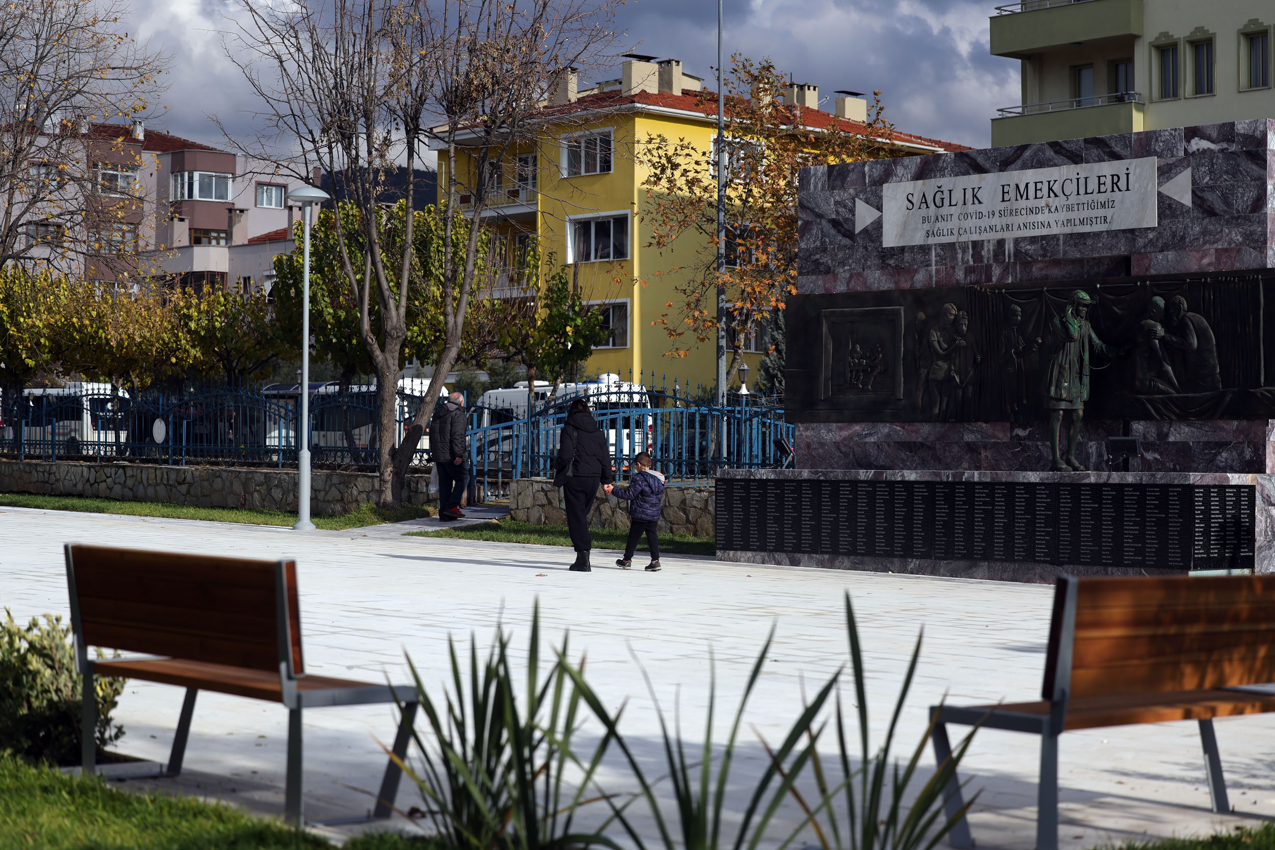 Sağlık Emekçileri Anıtı Bölgesi Yenilenen Yüzü ile Vatandaştan Tam Not Aldı 